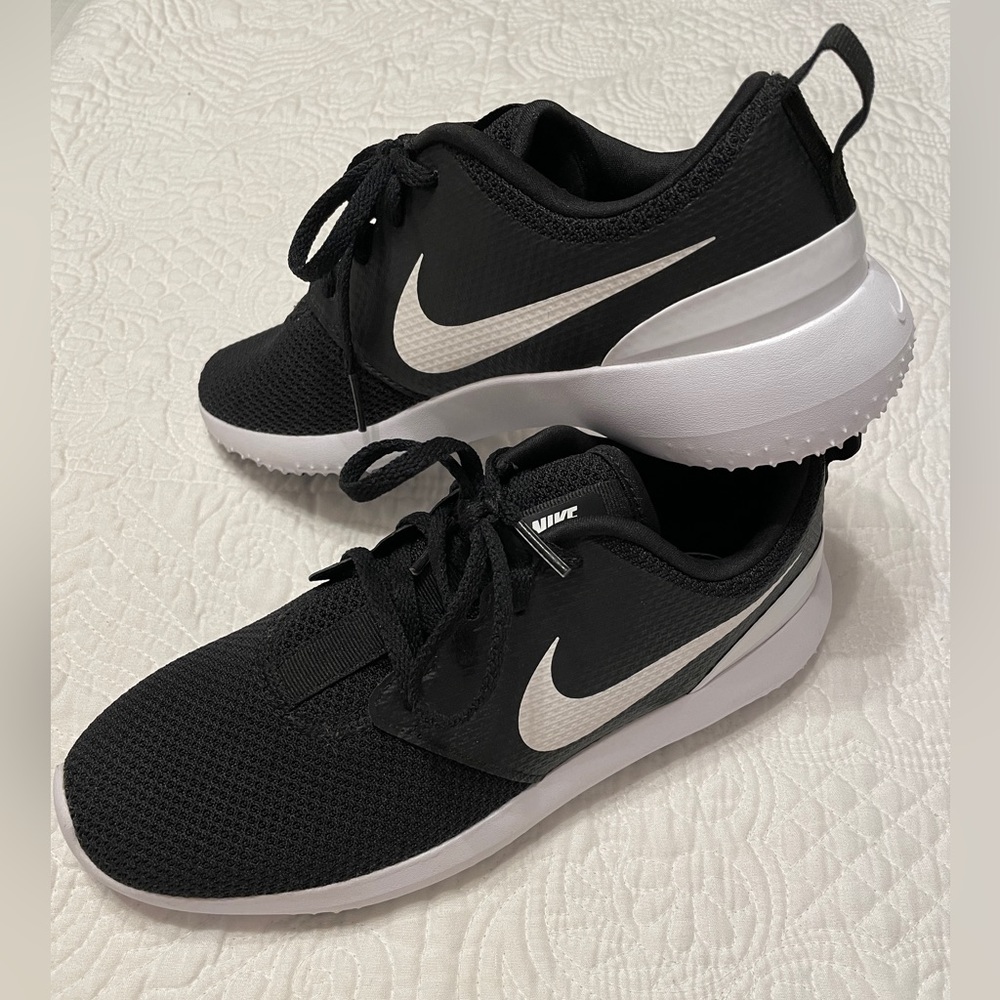 Nike Women’s golf shoes size 7.5 black